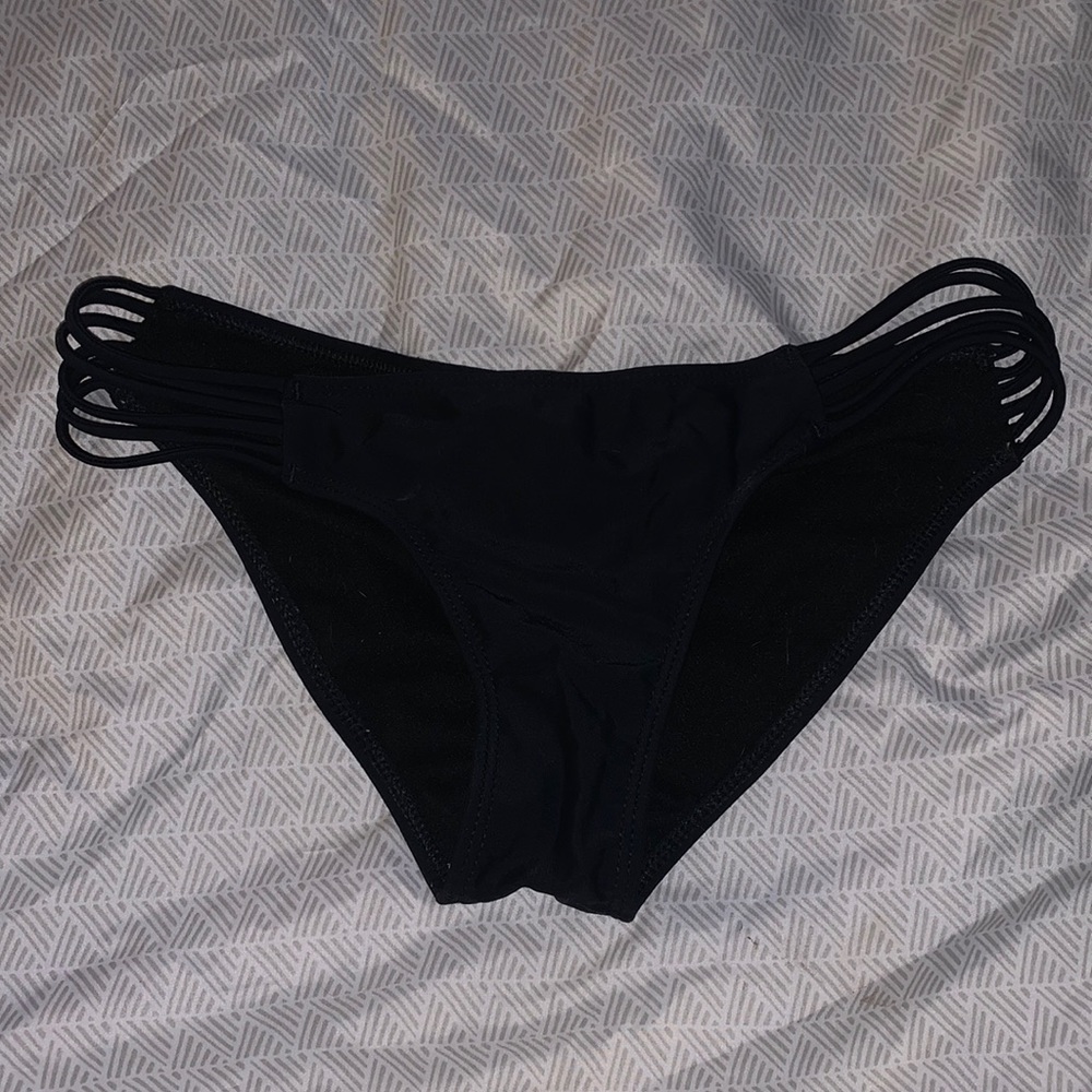 Black bikini bottoms